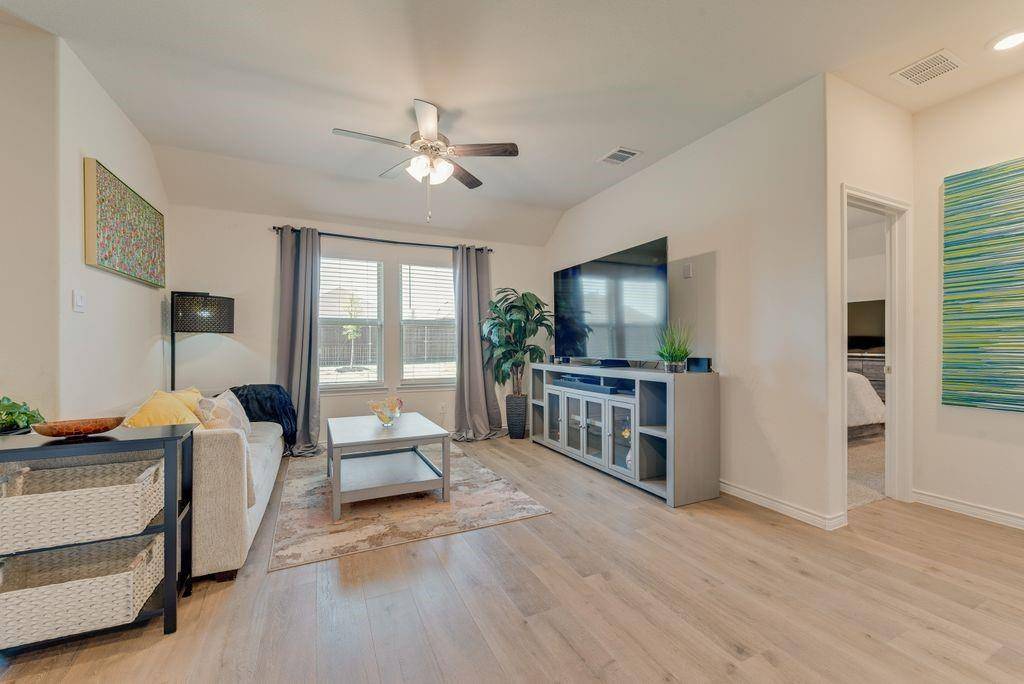 811 Dove Haven Way, Lavon, TX 75166