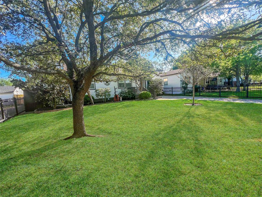 2212 Barlow Avenue, Dallas, TX 75224