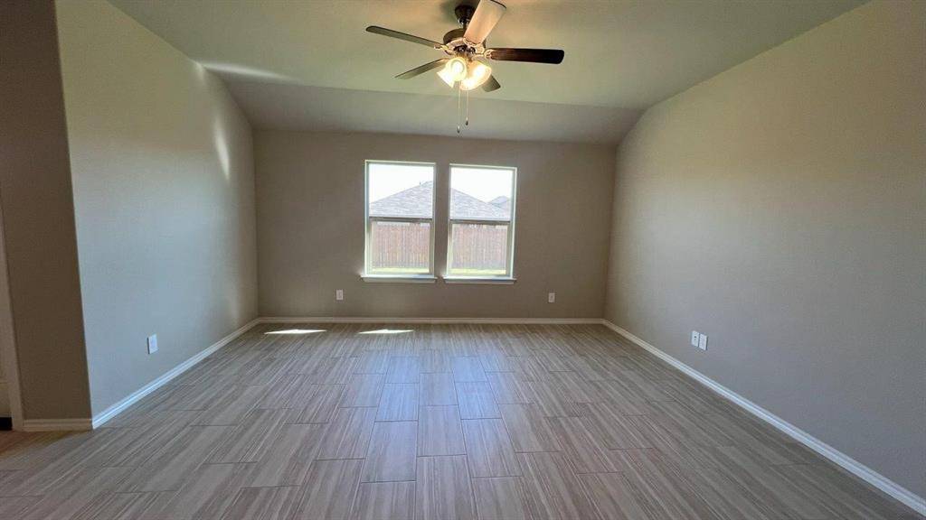 8436 HOLLYMEAD Lane, Fort Worth, TX 76131