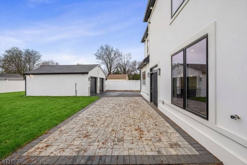 6 E Knollwood Rd, Edison Twp., NJ 08817