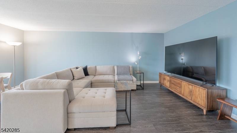 190 MORRIS AVENUE #3B, Springfield Twp., NJ 07081