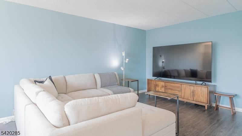 190 MORRIS AVENUE #3B, Springfield Twp., NJ 07081