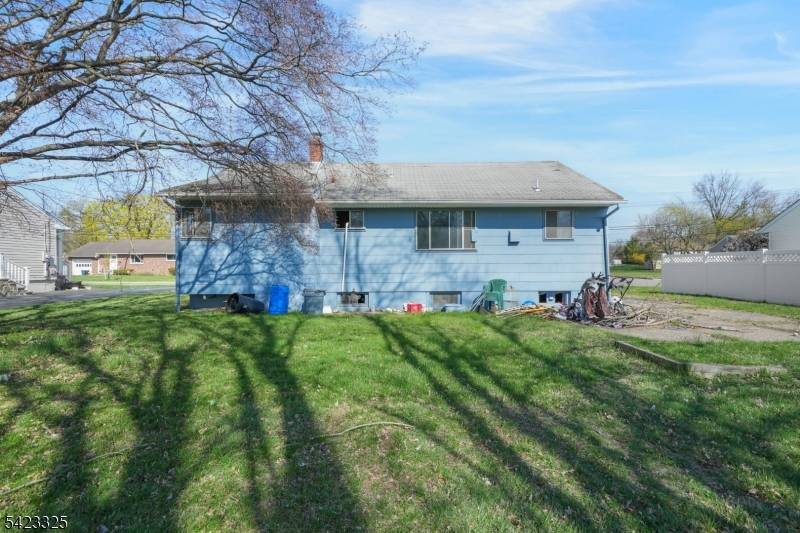 25 Stiles Ct, Pompton Lakes Boro, NJ 07442