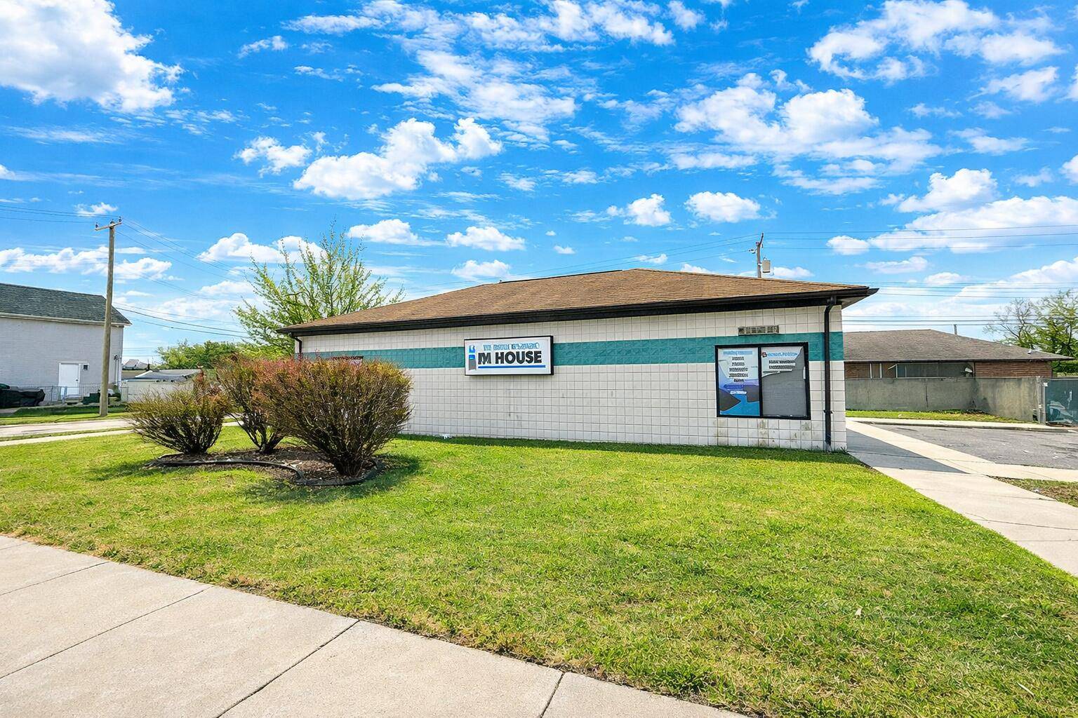 21720 15 MILE RD RD, Clinton Charter Twp, MI 48035