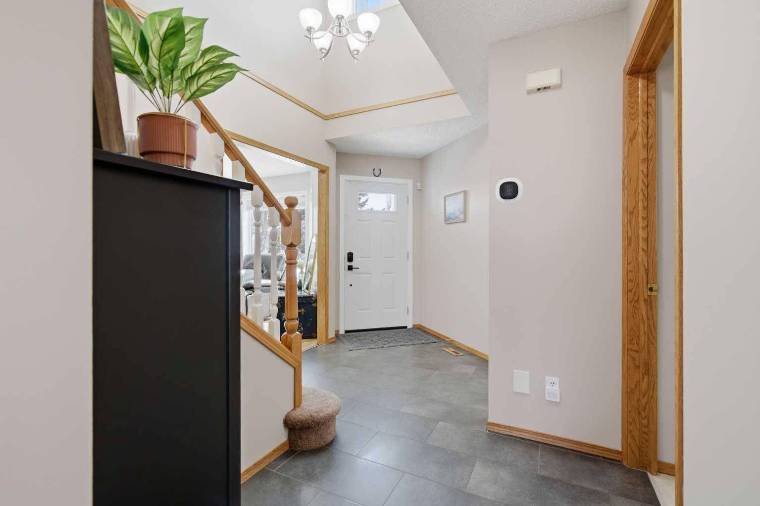 88 Sunmeadows RD SE, Calgary, AB T2X 3H4