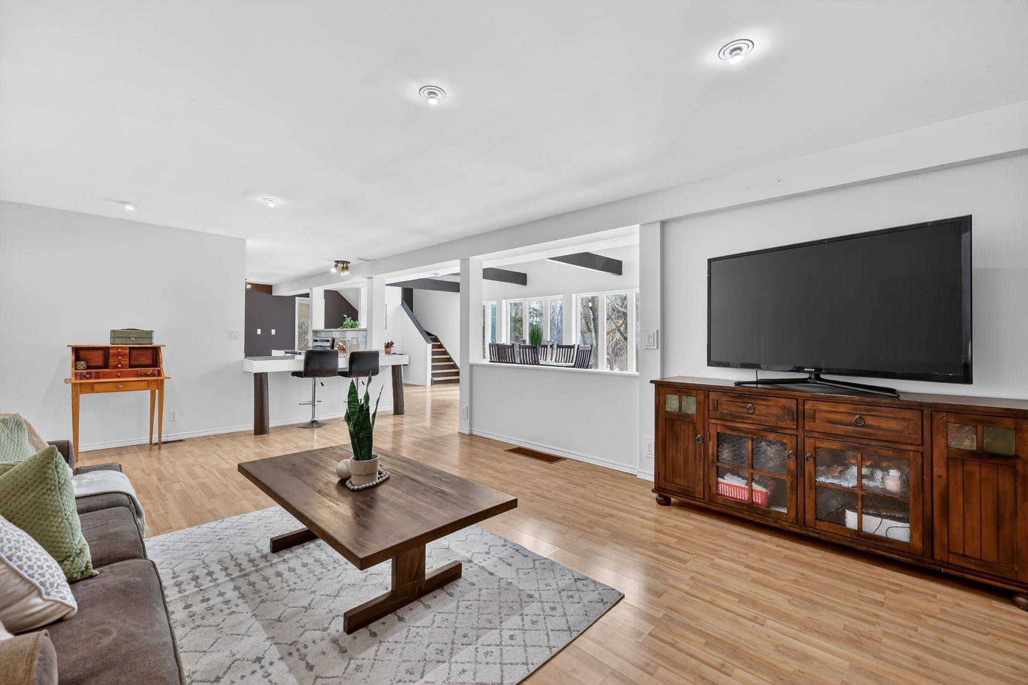 5768 Smith BLVD, Georgina, ON L0E 1A0