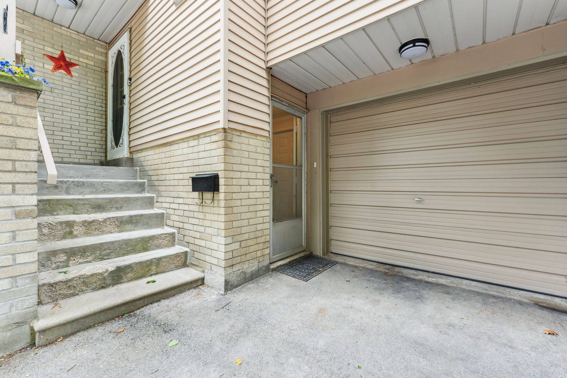 82 Lynden CIR, Halton Hills, ON L7G 4Y8