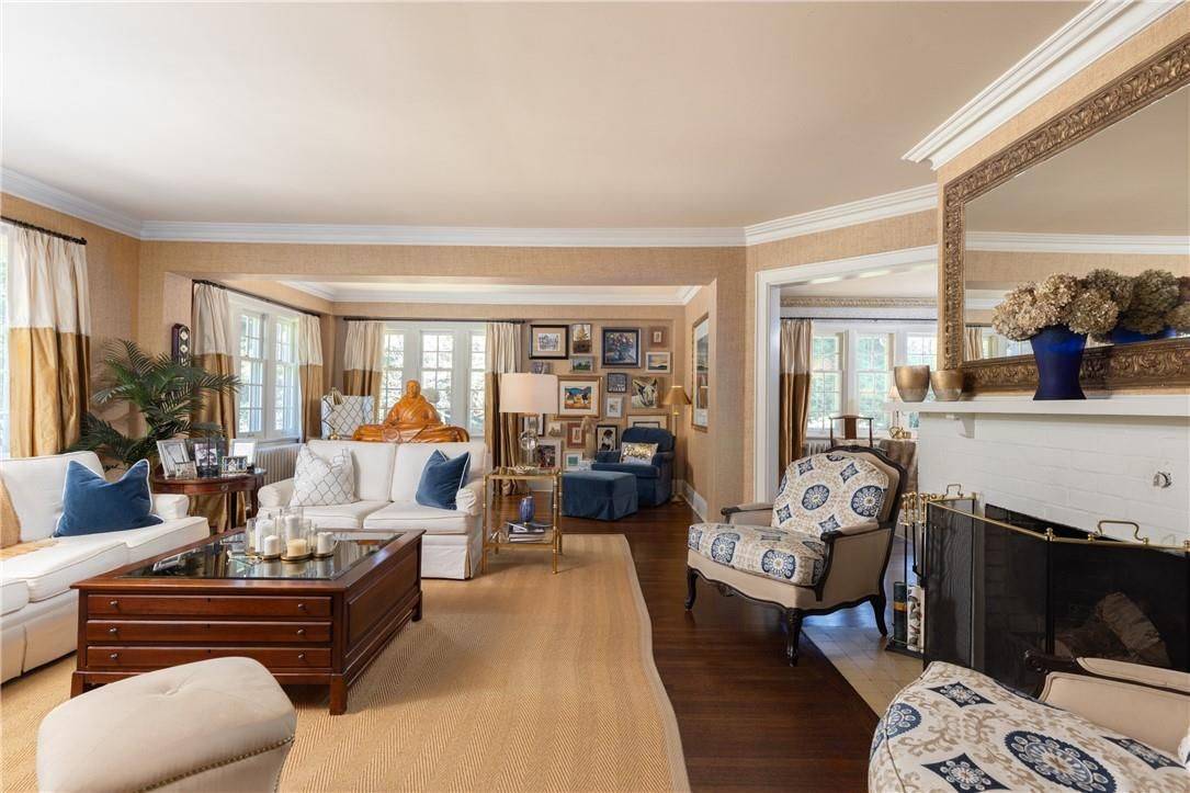 2055 Lakeshore RD E, Oakville, ON L6J 1M4