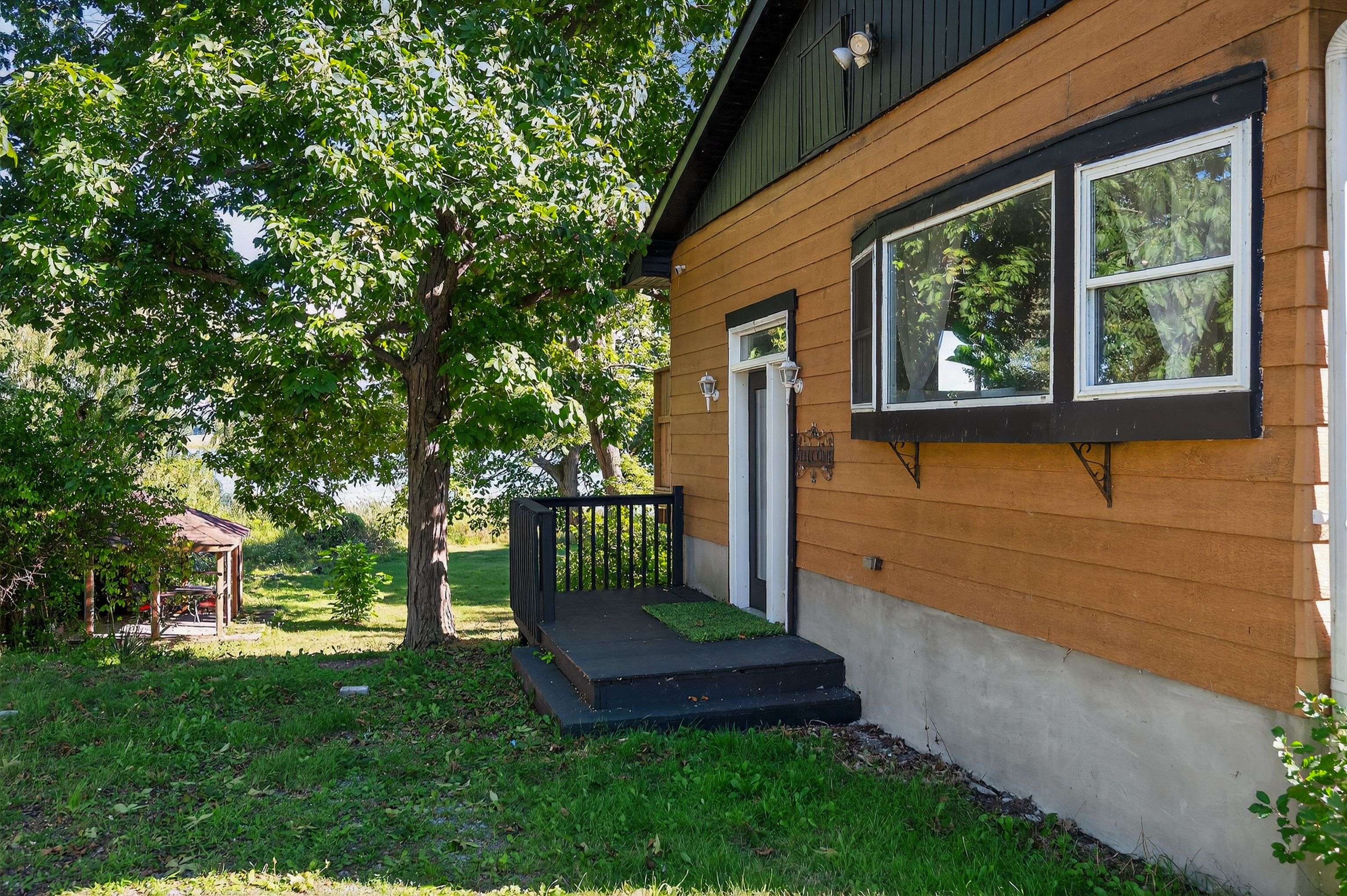 225 Johnson Bay LN, Frontenac Islands, ON K7G 2V6