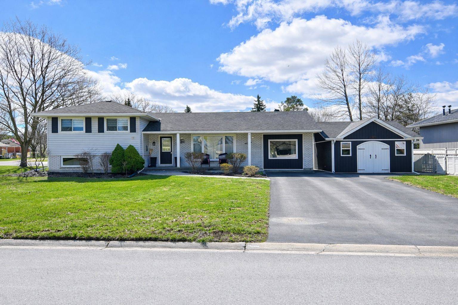 11 Stavebank RD, Belleville, ON K8P 2N7