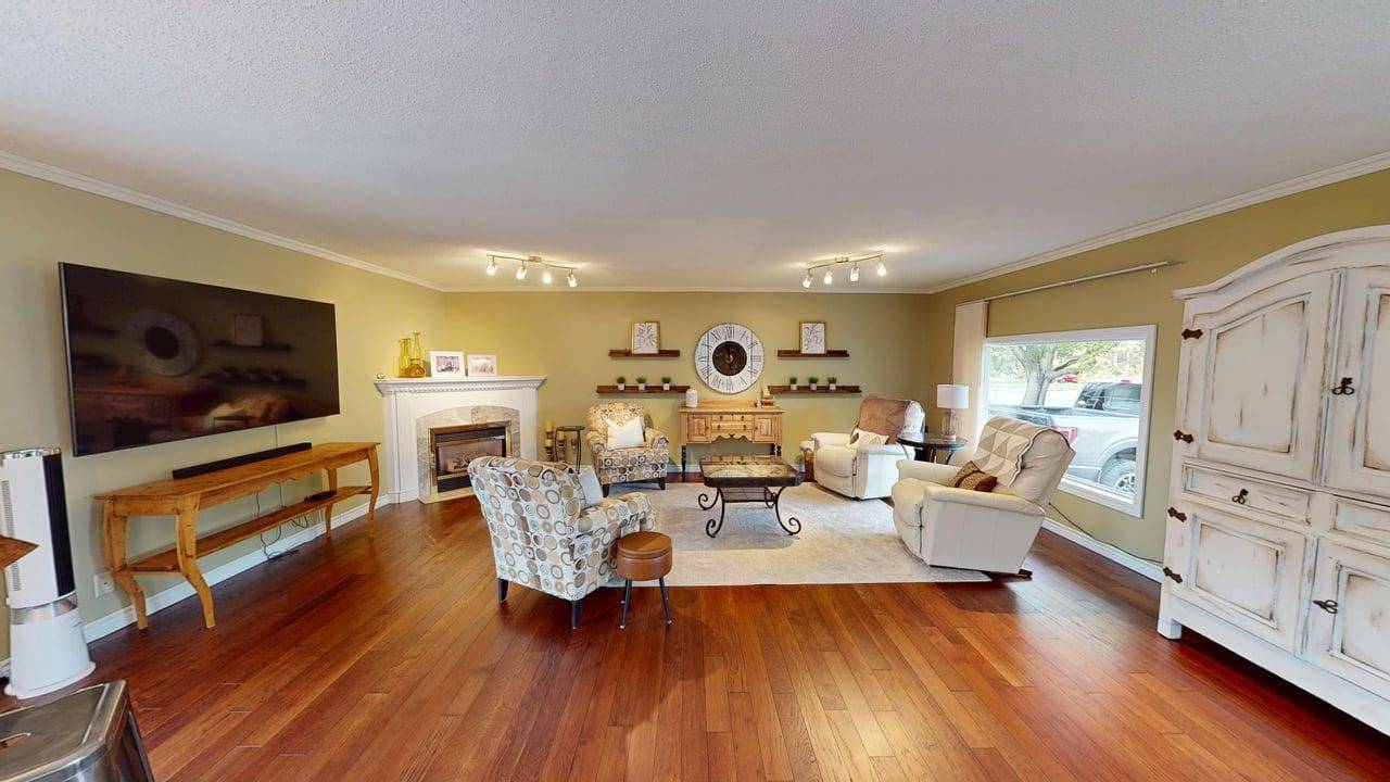 11 Stavebank RD, Belleville, ON K8P 2N7