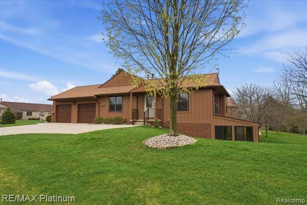 11832 Lexington Drive #4, Green Oak Township, MI 48178