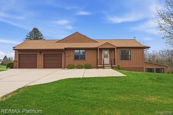 11832 Lexington Drive #4, Green Oak Township, MI 48178