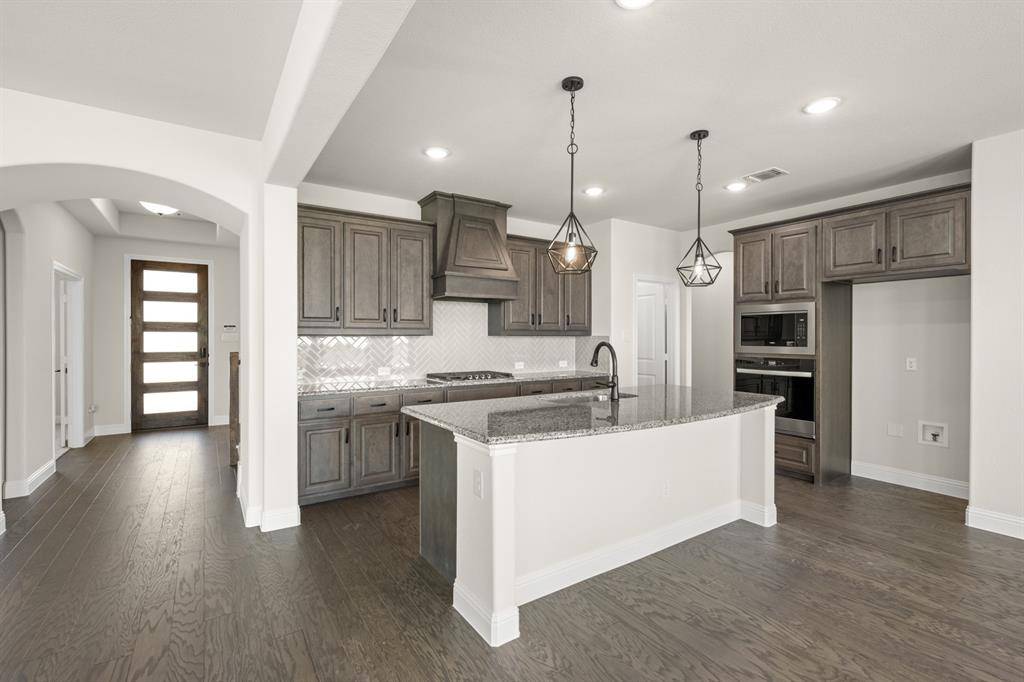 3438 Arbor Grove Trail, Midlothian, TX 76065