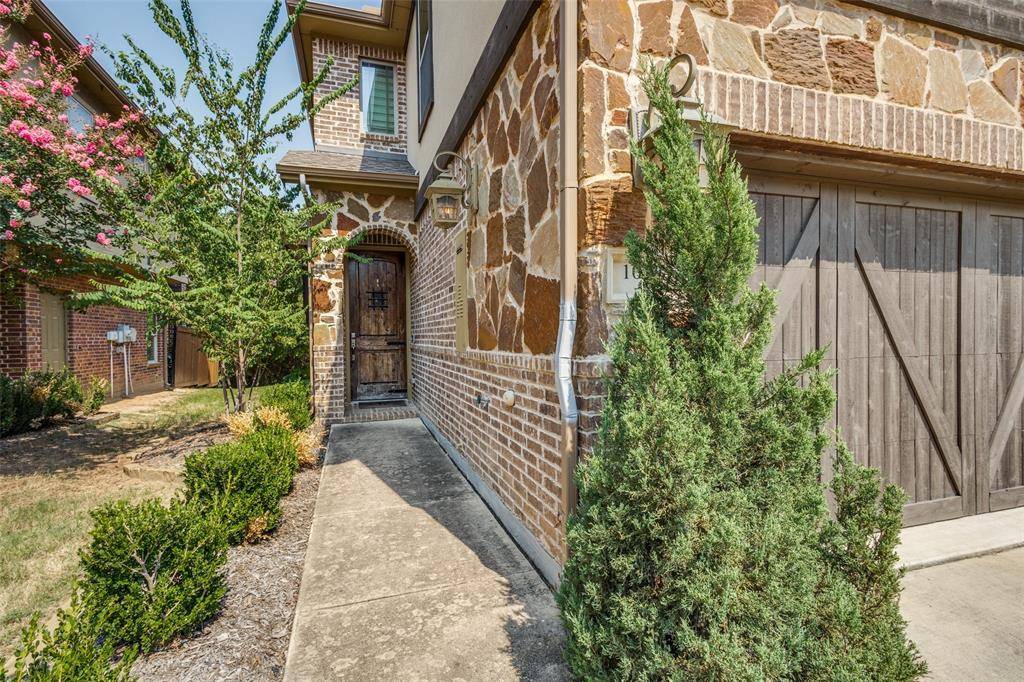 1011 Brook Hollow Drive, Euless, TX 76039