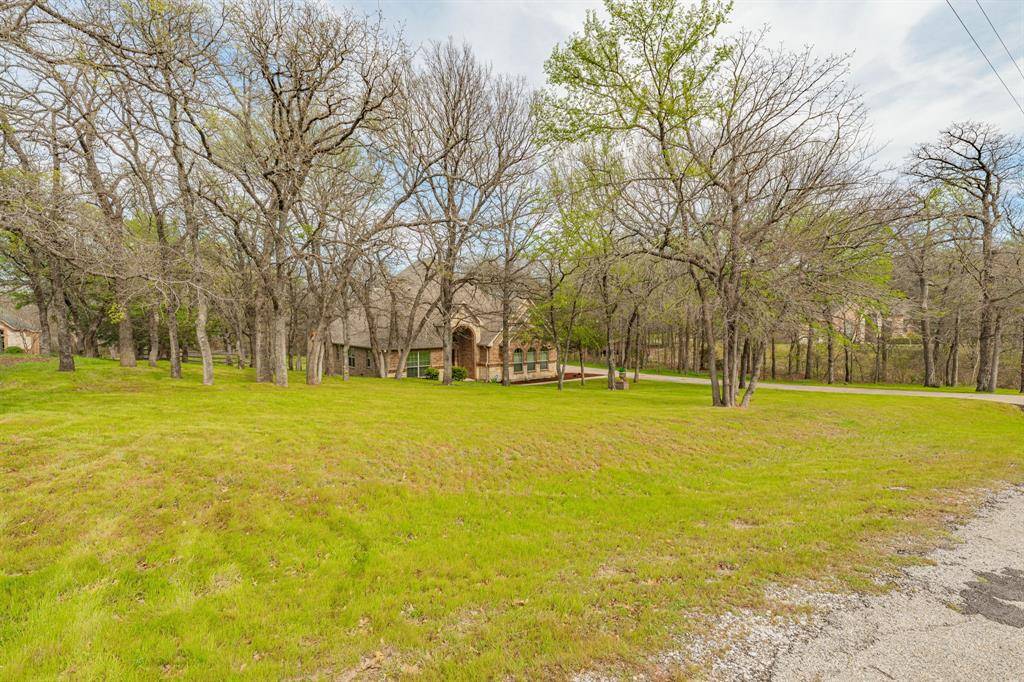 137 N Natural Spring Lane, Azle, TX 76020