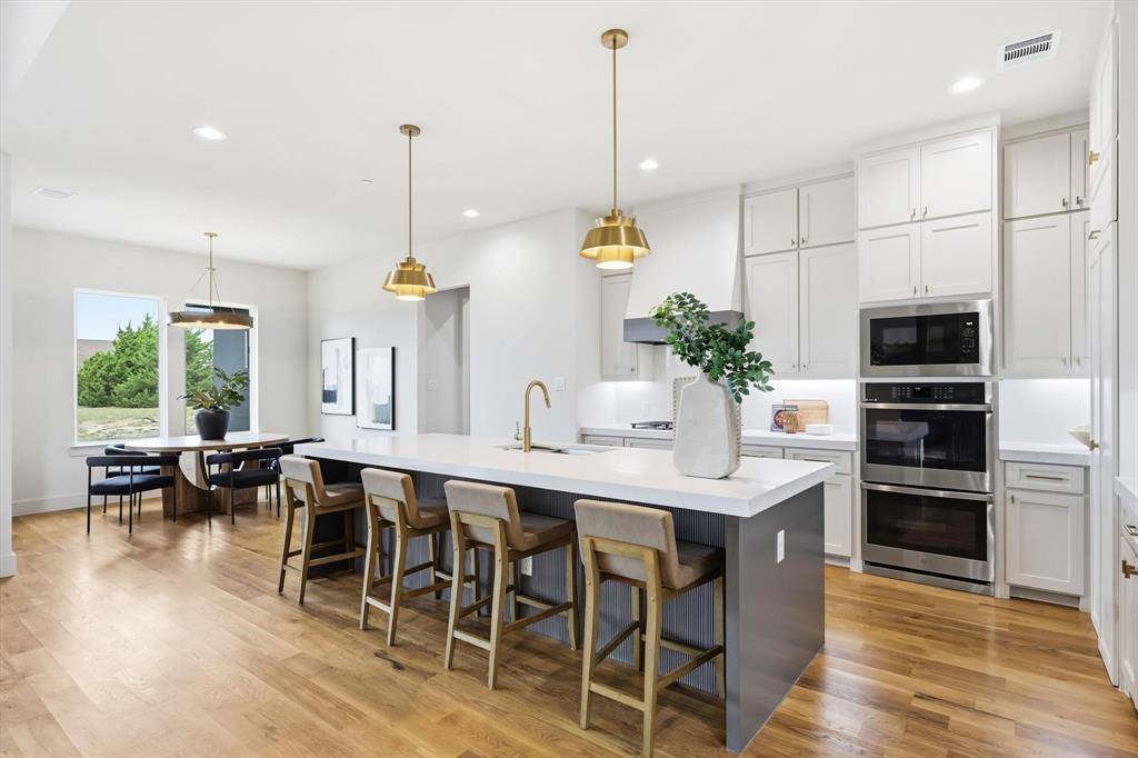 449 Whispering Way, Red Oak, TX 75154