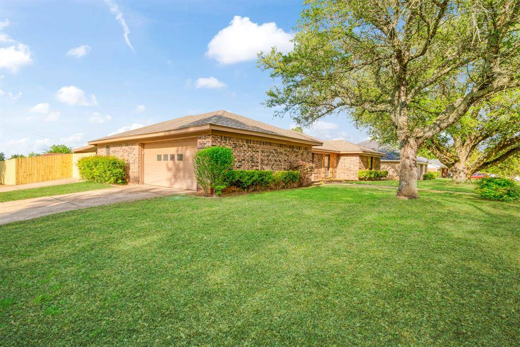 2815 Ballard Drive, Paris, TX 75460