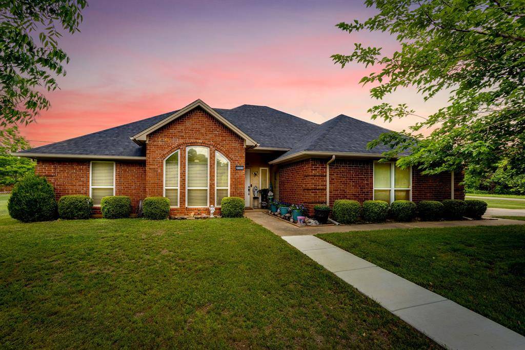2533 Brandon Lane, Burleson, TX 76028