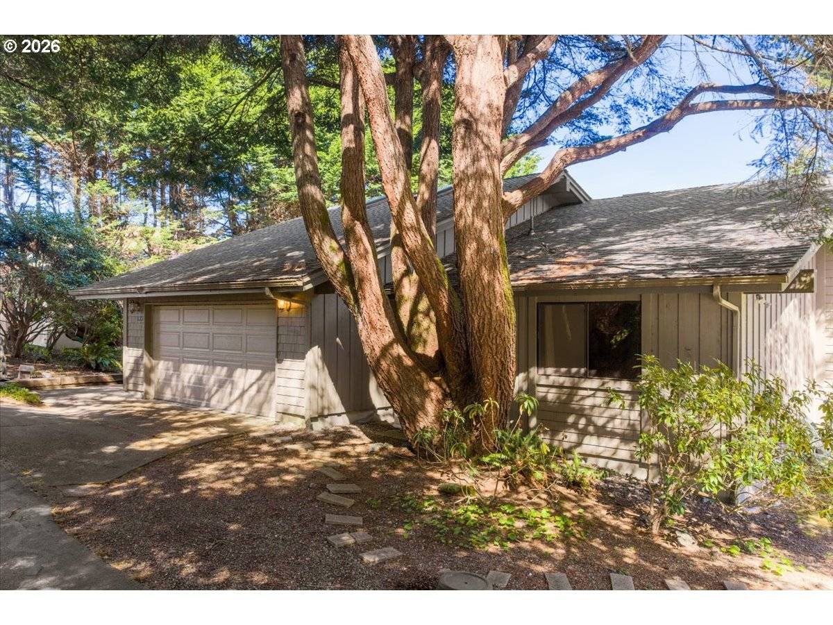 17454 BLUFF DR, Brookings, OR 97415