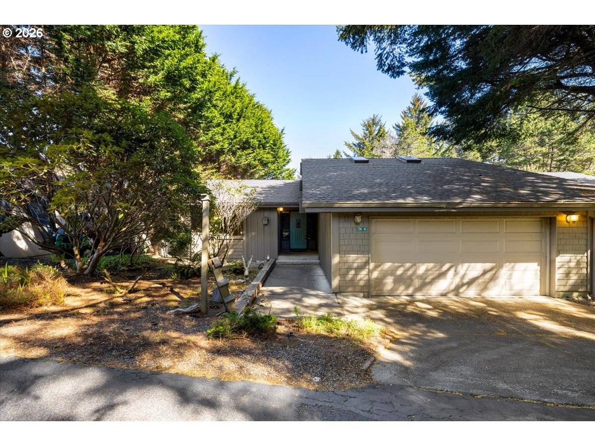 17454 BLUFF DR, Brookings, OR 97415