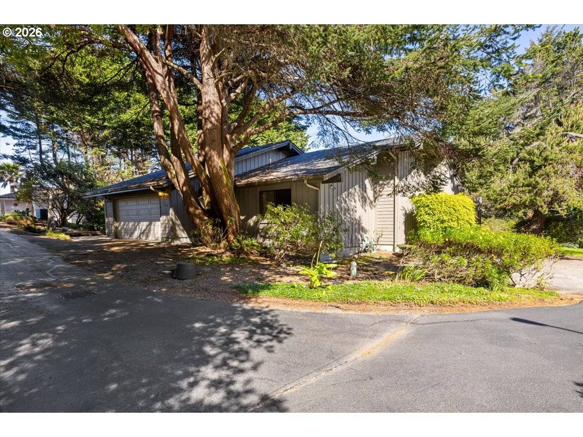 17454 BLUFF DR, Brookings, OR 97415