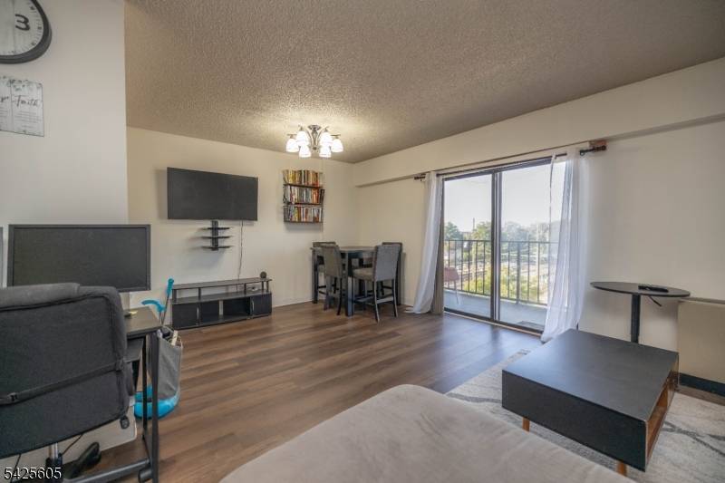 10 N Wood Ave #706, Linden City, NJ 07036