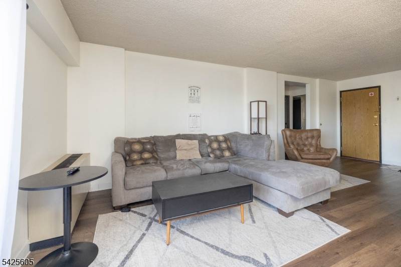 10 N Wood Ave #706, Linden City, NJ 07036