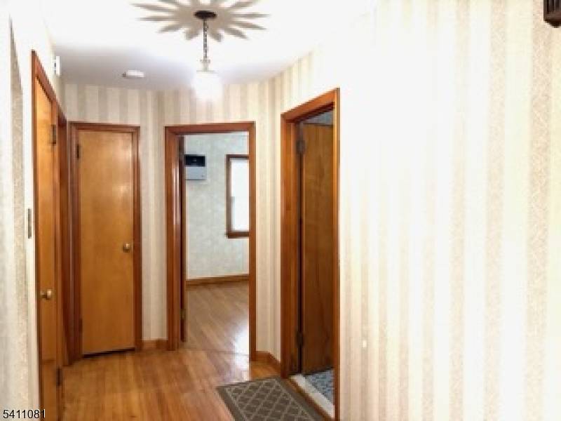 734 Louise Ct, Lyndhurst Twp., NJ 07071