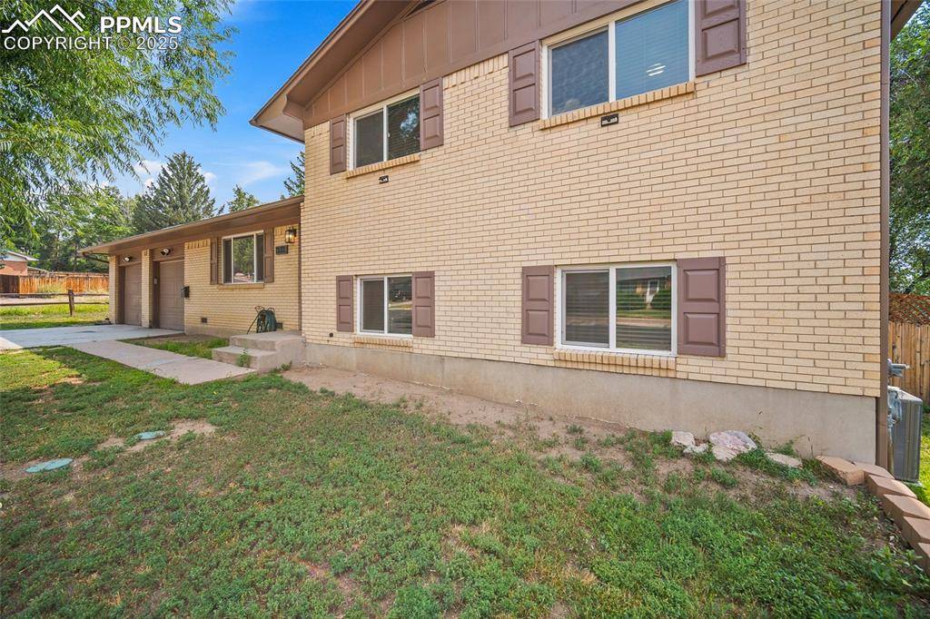1333 Holmes DR, Colorado Springs, CO 80909