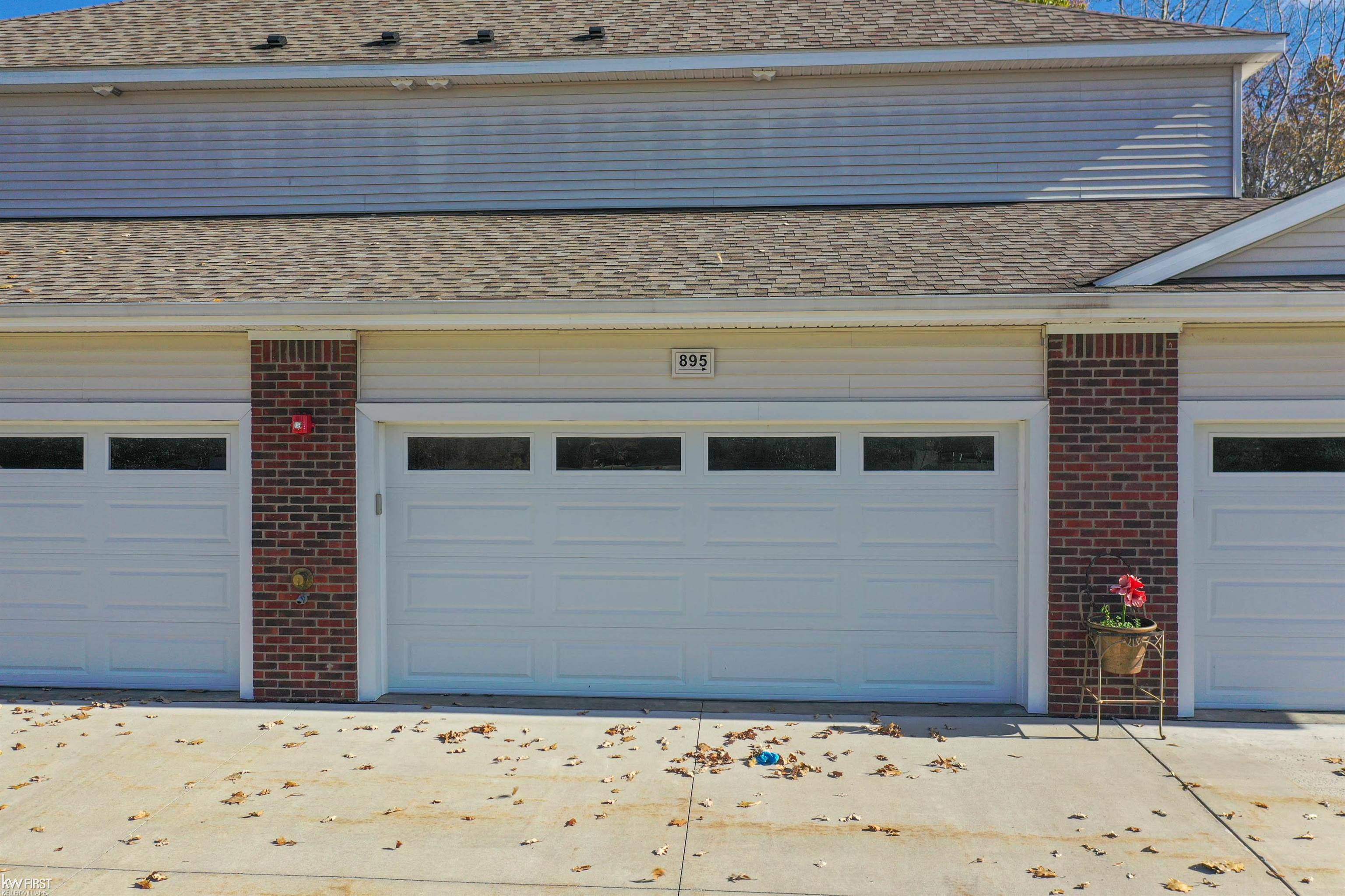 895 Watercress LN, Fenton, MI 48430