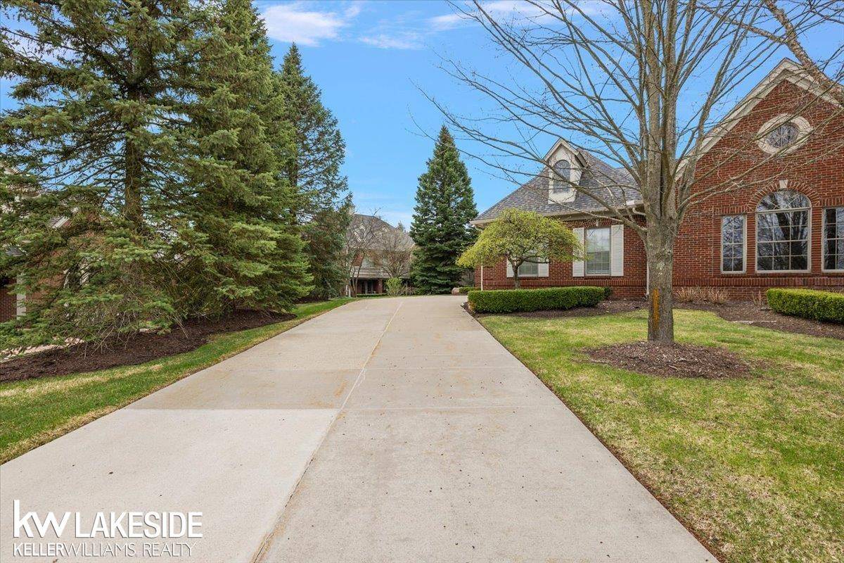 2879 Hastings CT, Oakland Twp, MI 48306