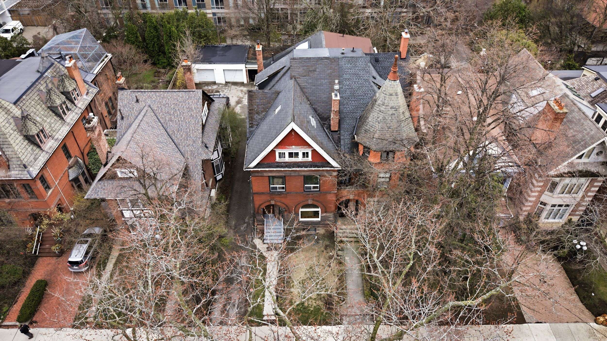 85 Walmer RD, Toronto C02, ON M5R 2X6