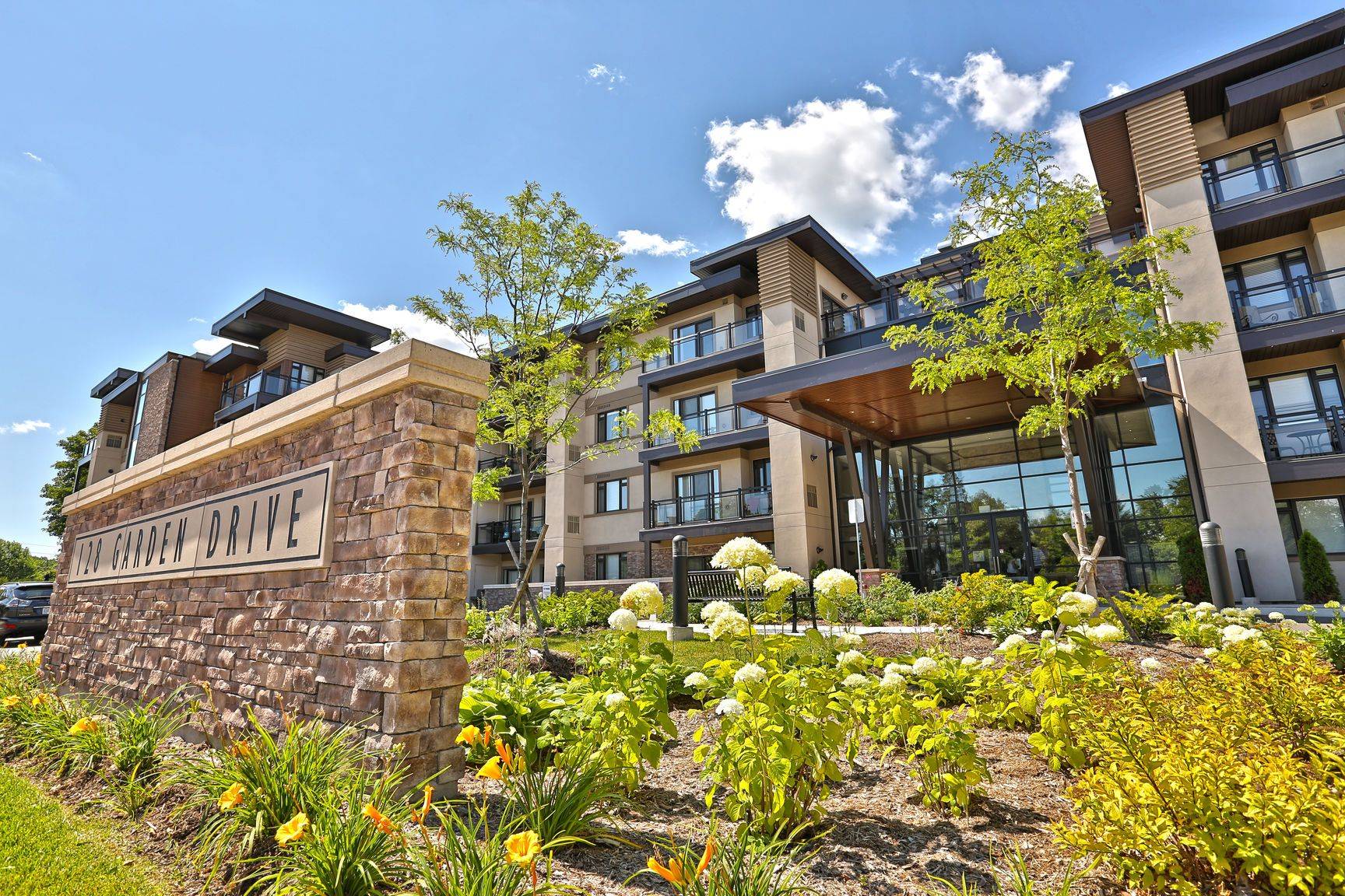 128 Garden DR #103, Oakville, ON L6K 0H7