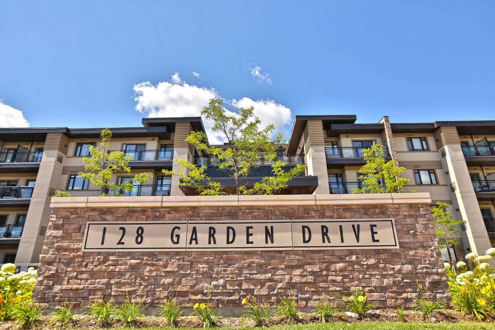 128 Garden DR #103, Oakville, ON L6K 0H7