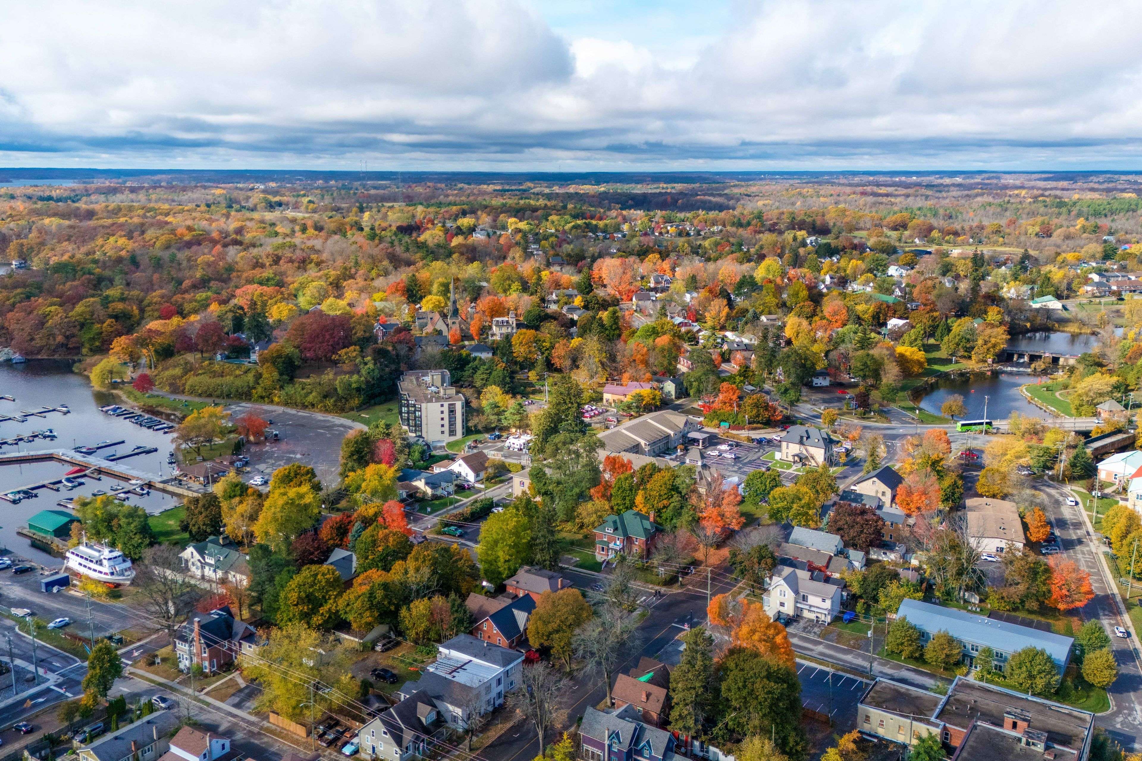 50 Market ST #302, Gananoque, ON K7G 2M3