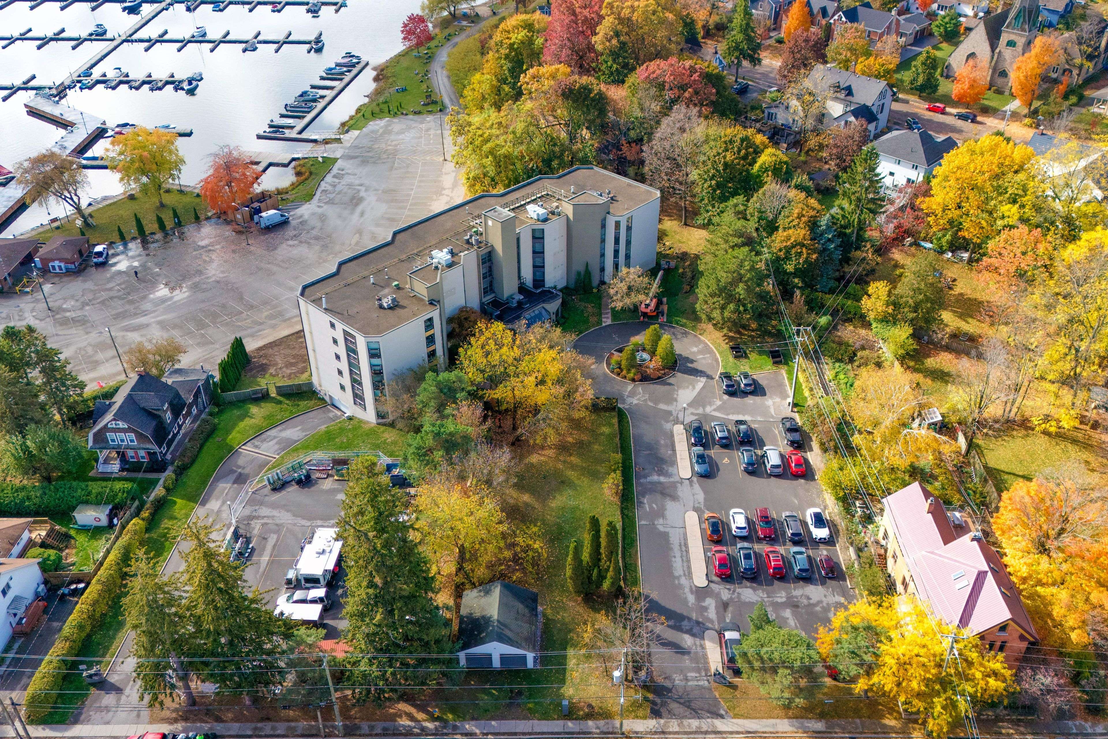 50 Market ST #302, Gananoque, ON K7G 2M3