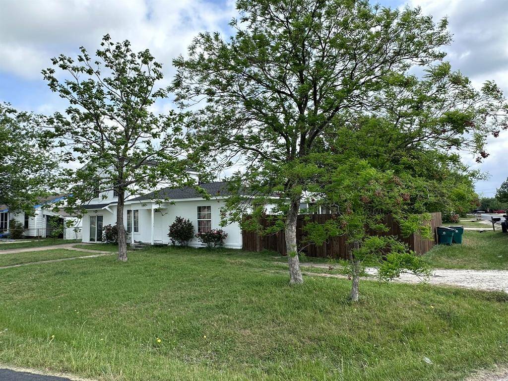 211 Sunnyside Drive, Waxahachie, TX 75165