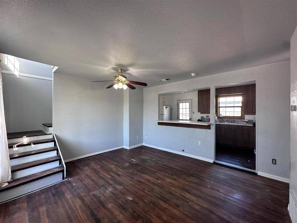 211 Sunnyside Drive, Waxahachie, TX 75165