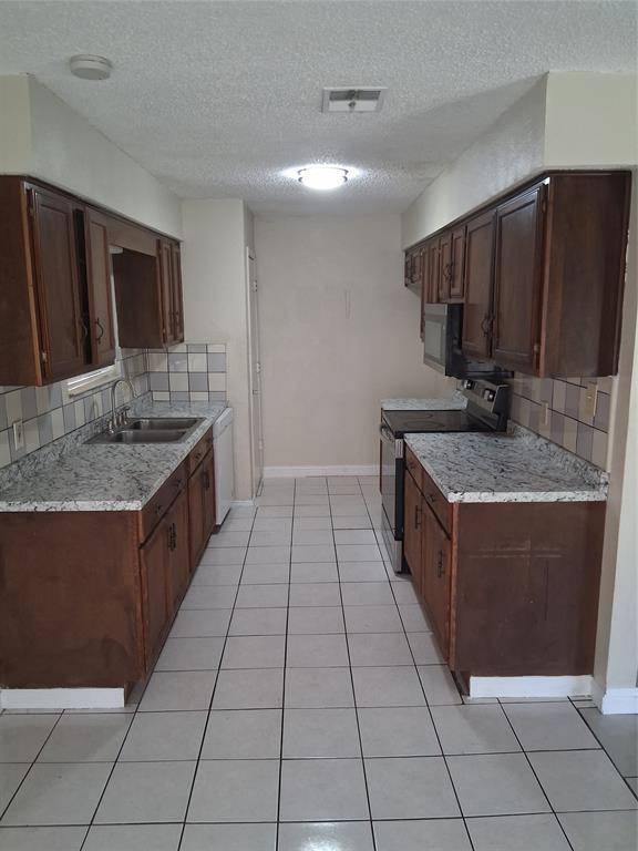 1100 Mapleview Drive, Arlington, TX 76018