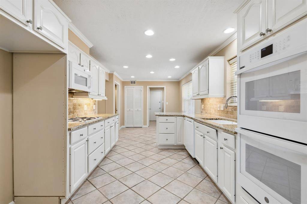 7718 Querida Lane, Dallas, TX 75248