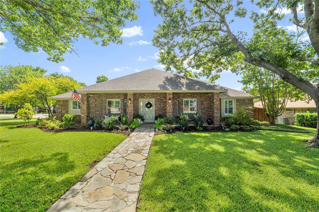 2700 Oak Trail Court, Dalworthington Gardens, TX 76016