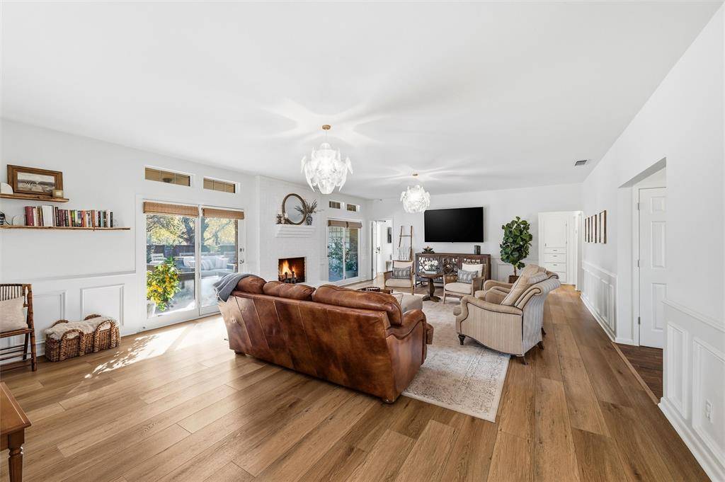 2700 Oak Trail Court, Dalworthington Gardens, TX 76016