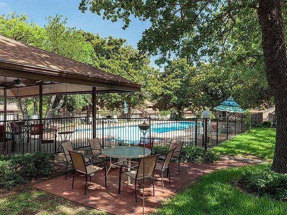 742 Oakwood Trail, Fort Worth, TX 76112