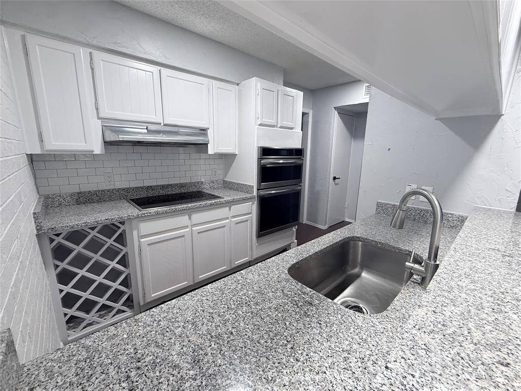 742 Oakwood Trail, Fort Worth, TX 76112