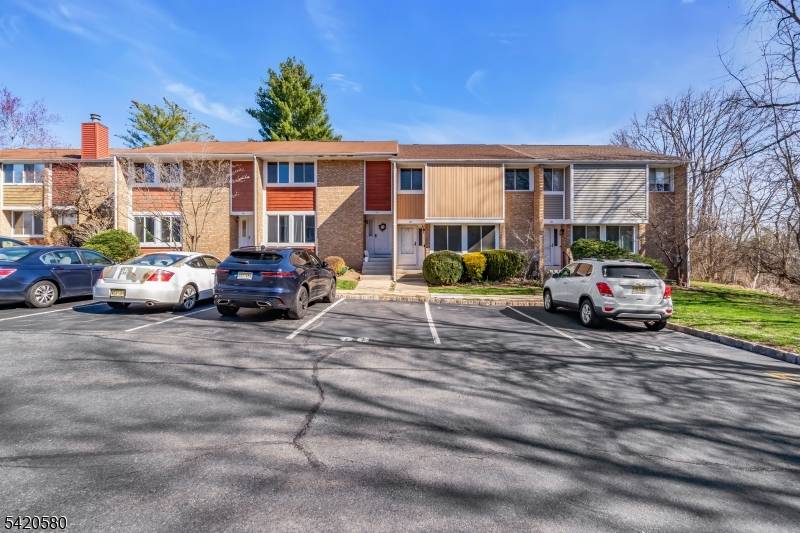 68 Chestnut Ct, Hillsborough Twp., NJ 08844