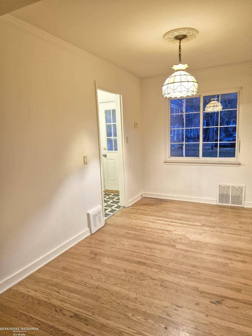 22925 Gary LN, St Clair Shores, MI 48080