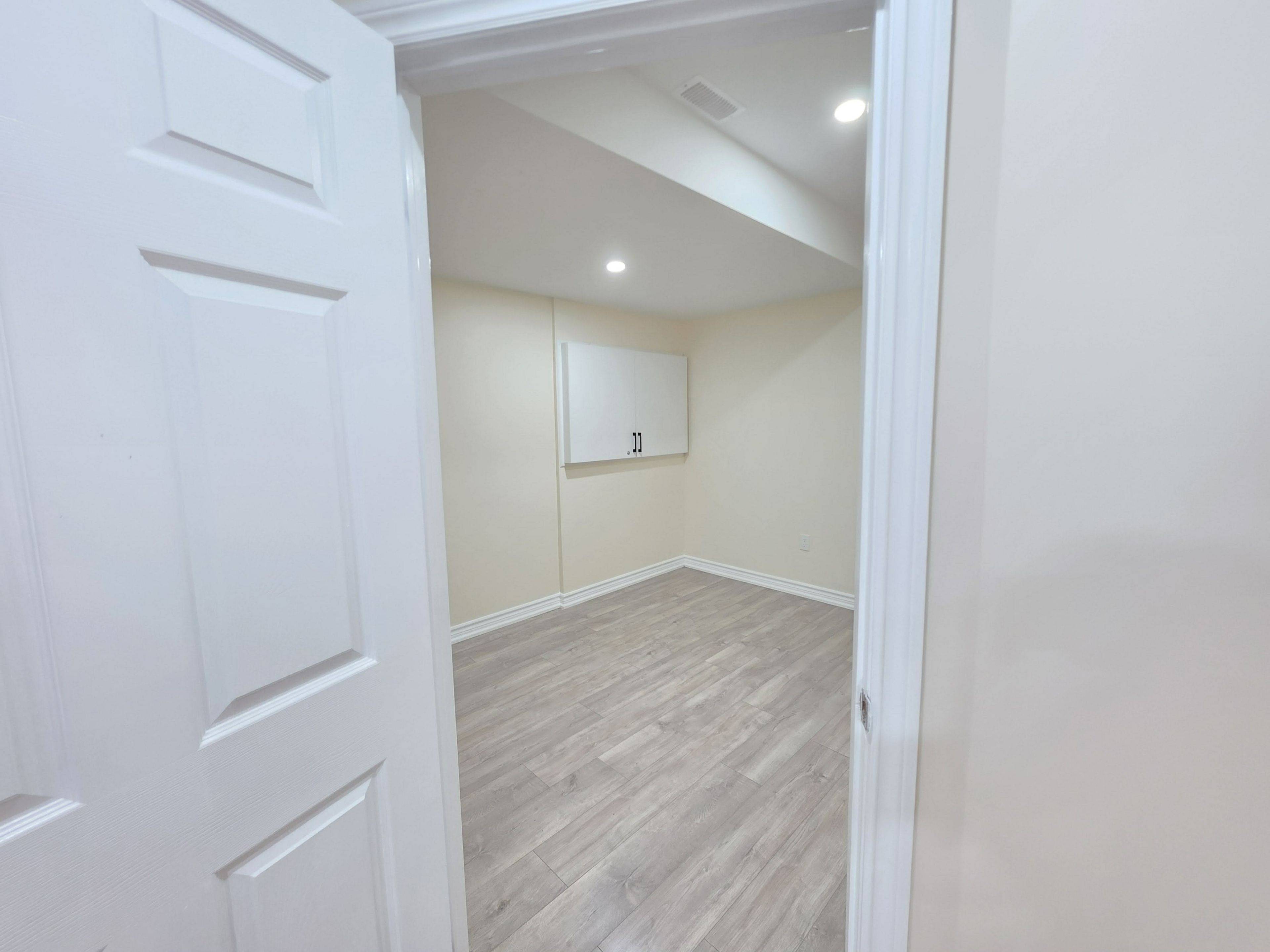 14 Schoolbridge ST #Basement, Ajax, ON L1T 4Z2