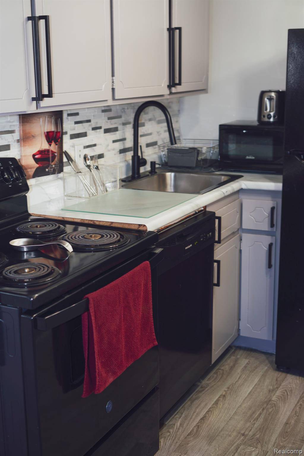 8900 E Jefferson AVE #123, Detroit, MI 48214