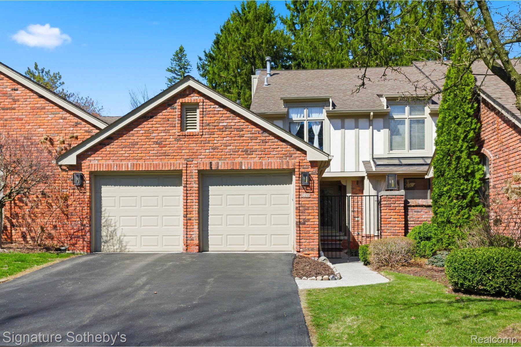 24122 Bingham Pointe DR #24, Bingham Farms Village, MI 48025